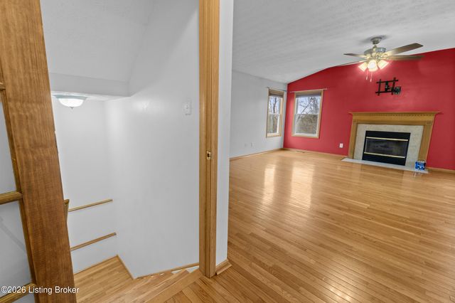 6634 Calm River Way, Louisville, KY 40299