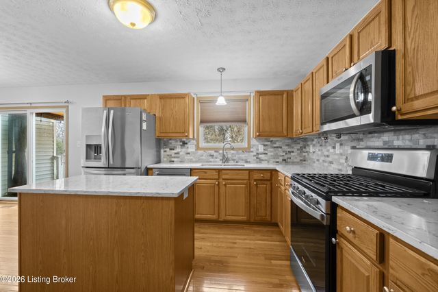 6634 Calm River Way, Louisville, KY 40299