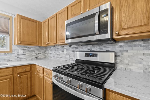 6634 Calm River Way, Louisville, KY 40299