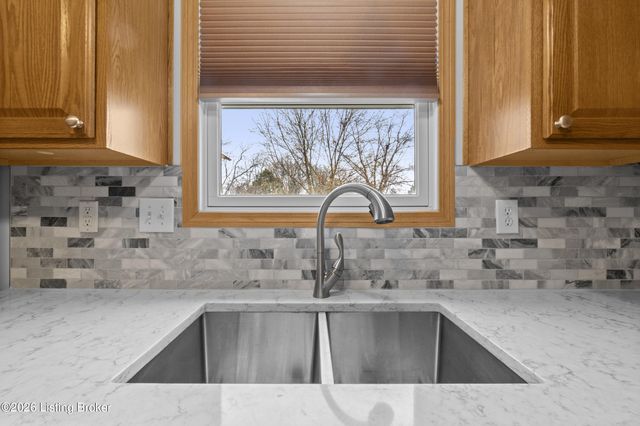 6634 Calm River Way, Louisville, KY 40299