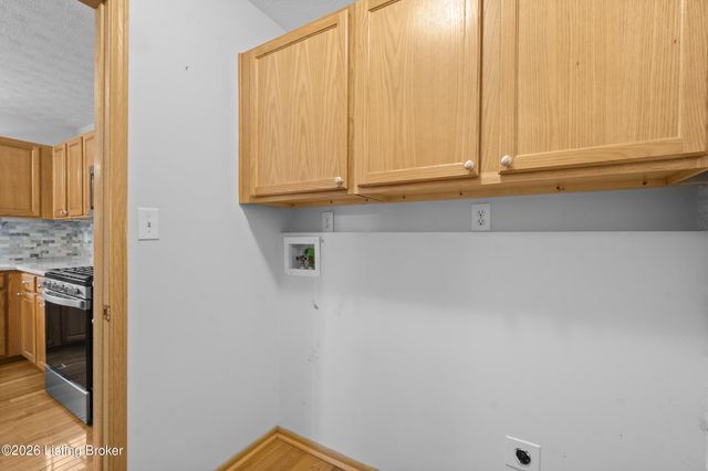 6634 Calm River Way, Louisville, KY 40299