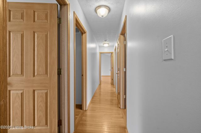 6634 Calm River Way, Louisville, KY 40299