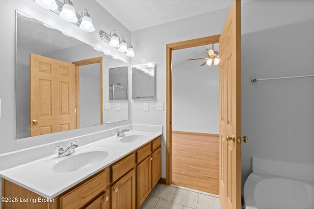 6634 Calm River Way, Louisville, KY 40299