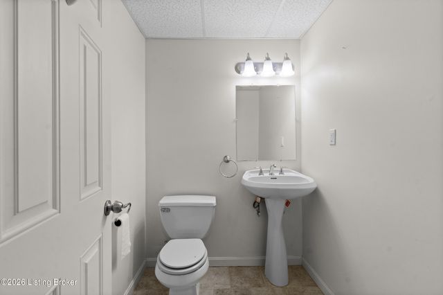 6634 Calm River Way, Louisville, KY 40299