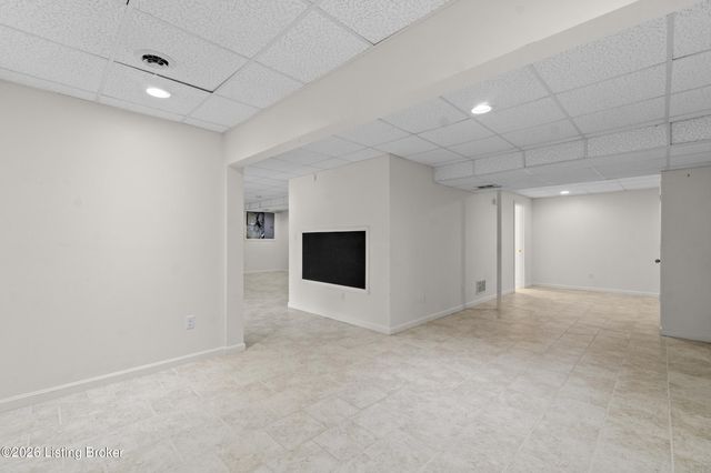 6634 Calm River Way, Louisville, KY 40299