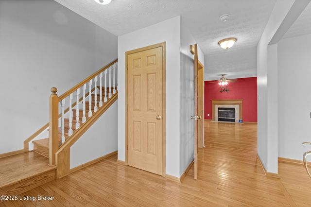 6634 Calm River Way, Louisville, KY 40299