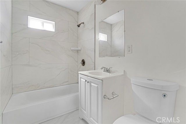 11513 Berendo, Los Angeles, CA 90044