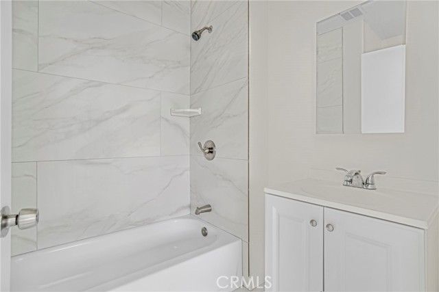 11513 Berendo, Los Angeles, CA 90044