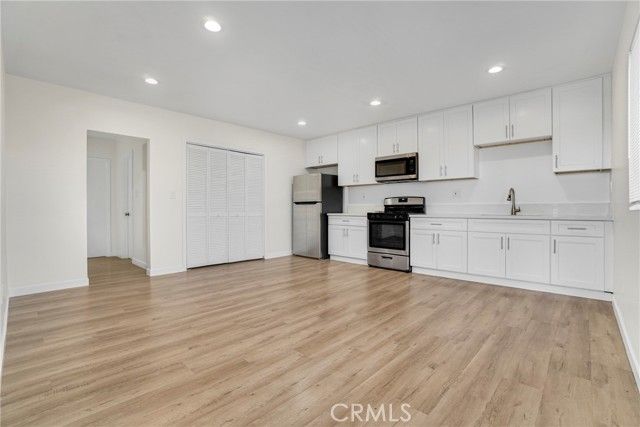 11513 Berendo, Los Angeles, CA 90044