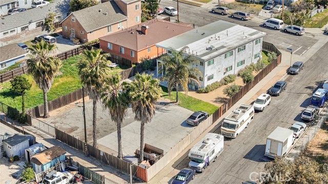 11513 Berendo, Los Angeles, CA 90044