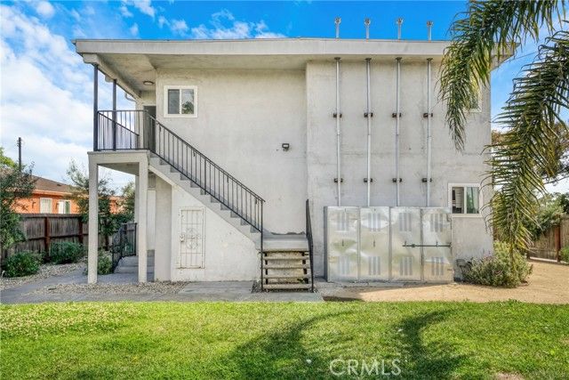 11513 Berendo, Los Angeles, CA 90044