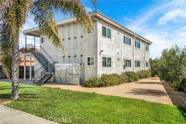 11513 Berendo, Los Angeles, CA 90044