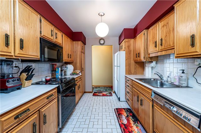 120 Everest Dr, North Huntingdon, PA 15642