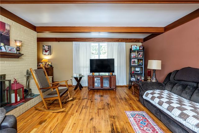 120 Everest Dr, North Huntingdon, PA 15642