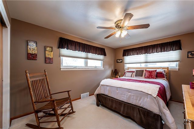 120 Everest Dr, North Huntingdon, PA 15642