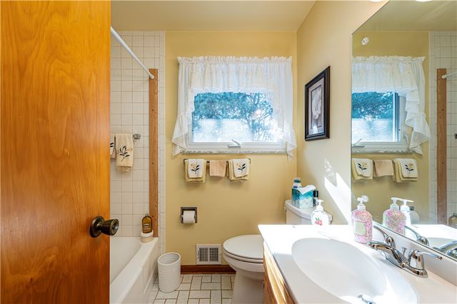 120 Everest Dr, North Huntingdon, PA 15642