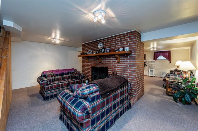 120 Everest Dr, North Huntingdon, PA 15642