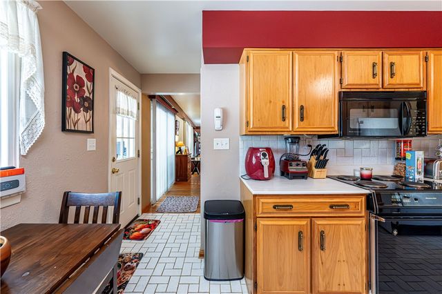 120 Everest Dr, North Huntingdon, PA 15642