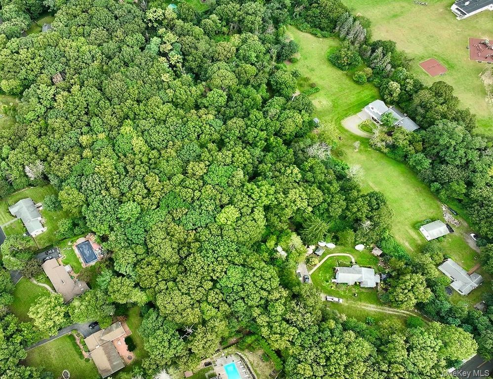 292 W 22nd Street, Huntington, NY 11743 — exterior