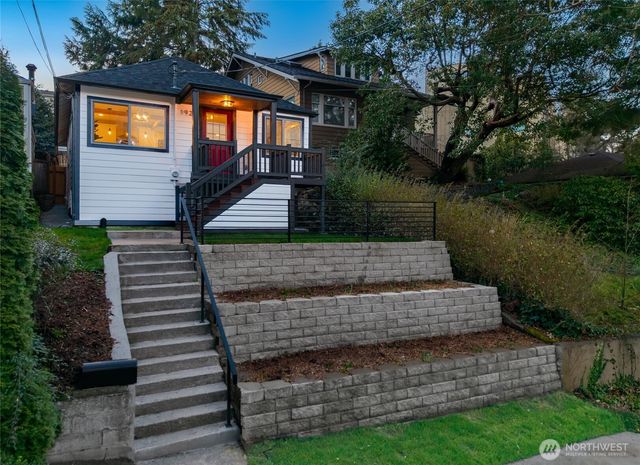 1927 42nd Avenue SW, Seattle, WA 98116