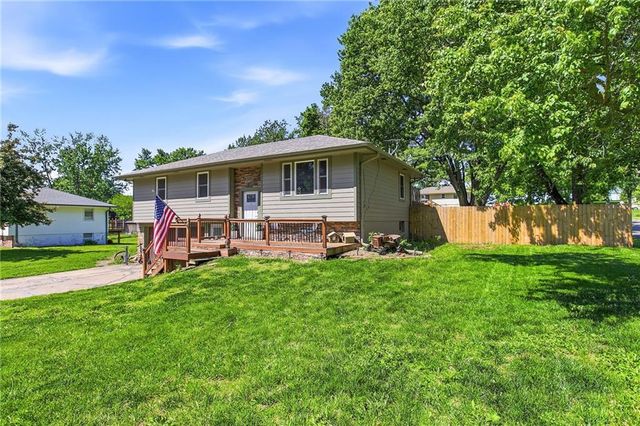 326 Gregory Drive, Gower, MO 64454