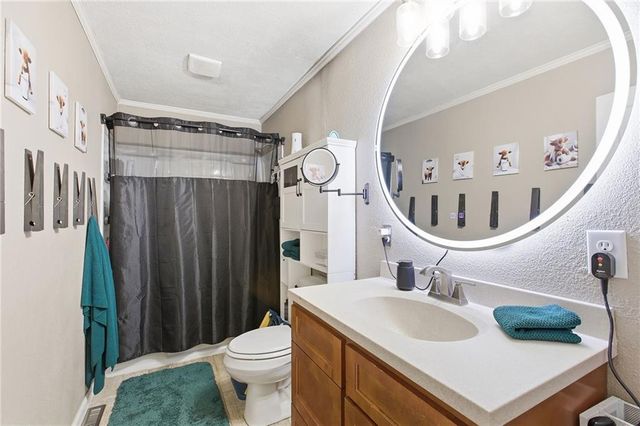 326 Gregory Drive, Gower, MO 64454