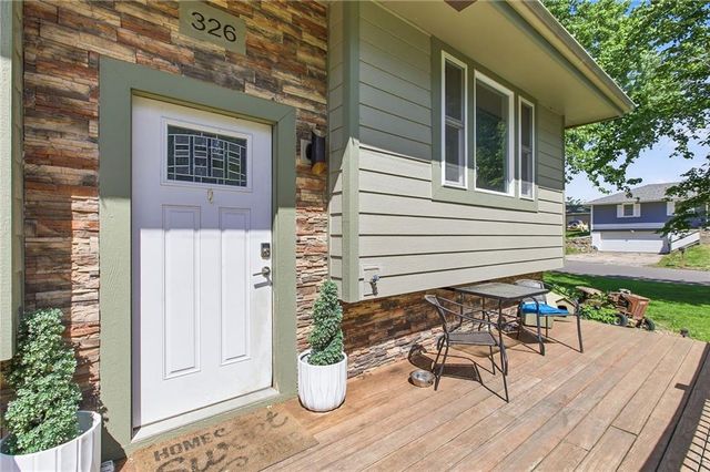 326 Gregory Drive, Gower, MO 64454
