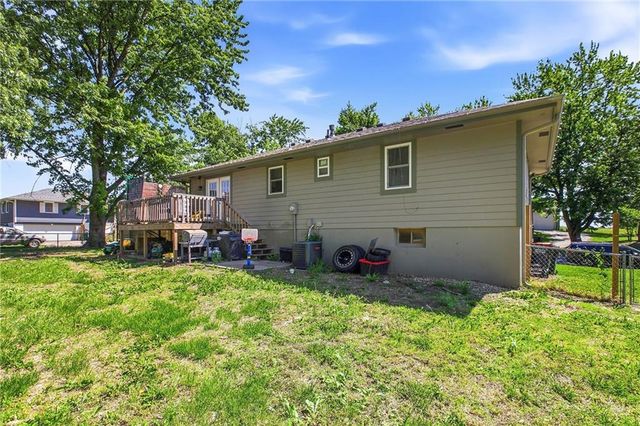 326 Gregory Drive, Gower, MO 64454