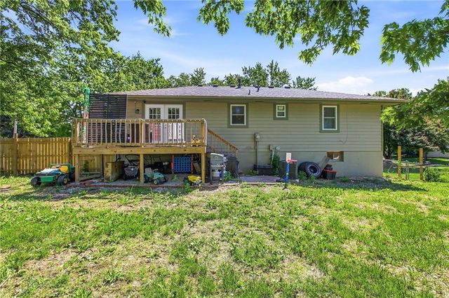 326 Gregory Drive, Gower, MO 64454