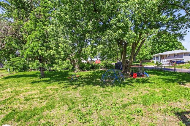 326 Gregory Drive, Gower, MO 64454