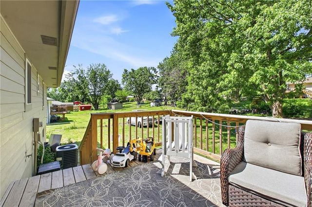 326 Gregory Drive, Gower, MO 64454