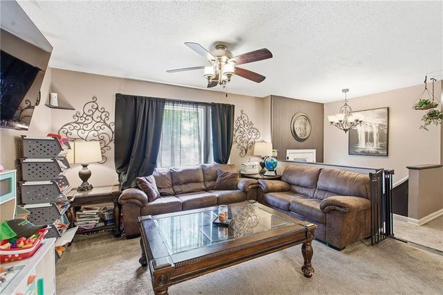 326 Gregory Drive, Gower, MO 64454