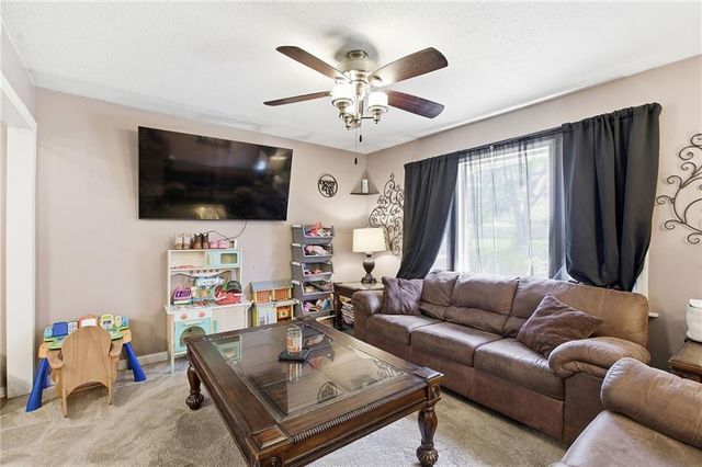 326 Gregory Drive, Gower, MO 64454