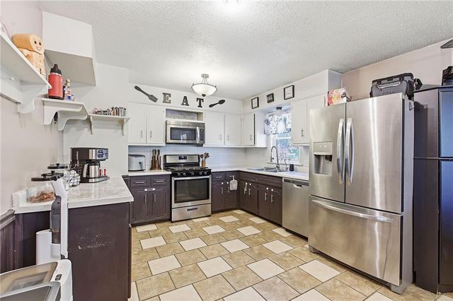 326 Gregory Drive, Gower, MO 64454