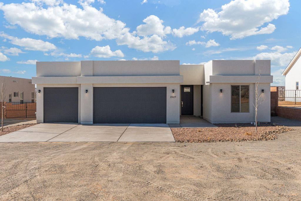 2527 Box Lake Drive NE, Rio Rancho, NM 87144