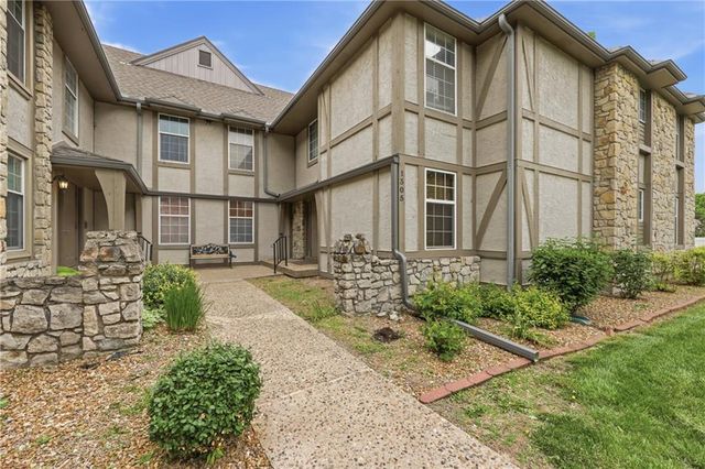 1305 NW Village Drive C, Blue Springs, MO 64015