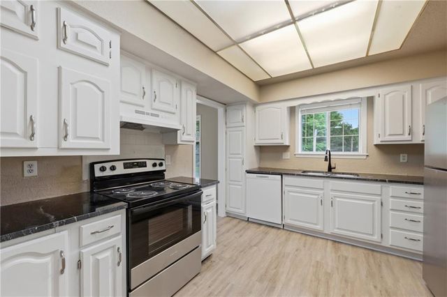 1305 NW Village Drive C, Blue Springs, MO 64015