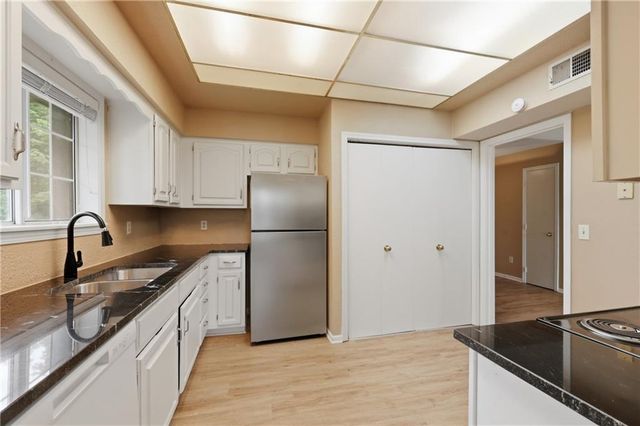 1305 NW Village Drive C, Blue Springs, MO 64015