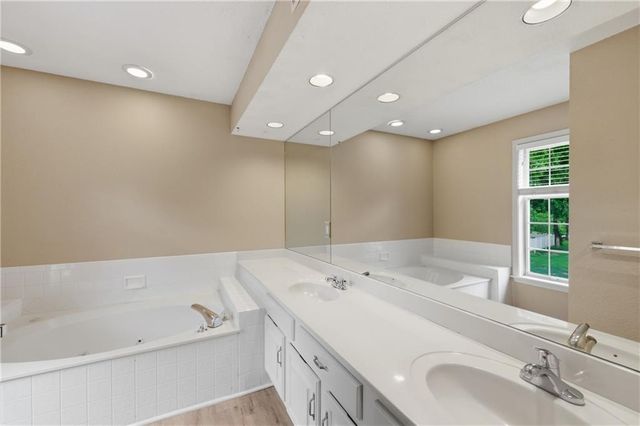 1305 NW Village Drive C, Blue Springs, MO 64015