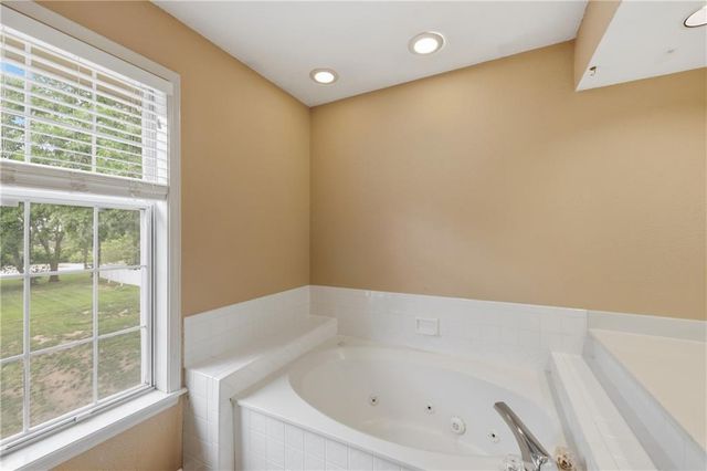 1305 NW Village Drive C, Blue Springs, MO 64015