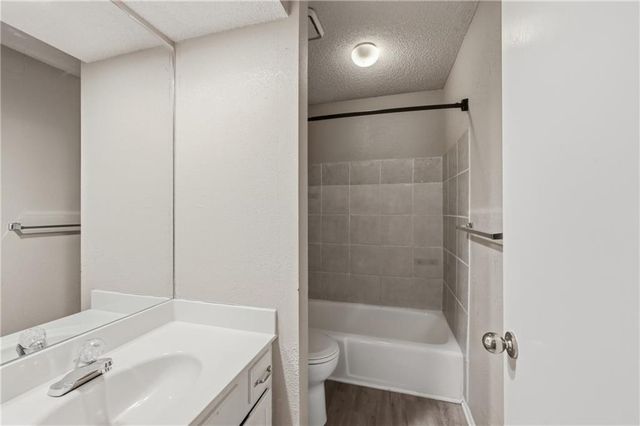 1305 NW Village Drive C, Blue Springs, MO 64015