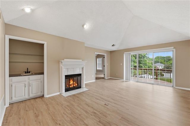 1305 NW Village Drive C, Blue Springs, MO 64015