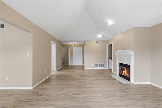 1305 NW Village Drive C, Blue Springs, MO 64015