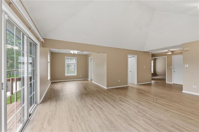 1305 NW Village Drive C, Blue Springs, MO 64015