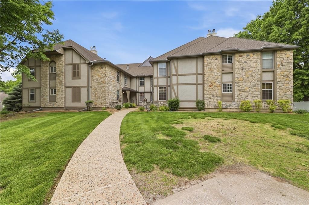 1305 NW Village Drive C, Blue Springs, MO 64015