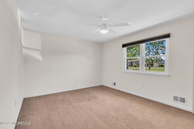 2 Utah Drive 143, Matawan, NJ 07747
