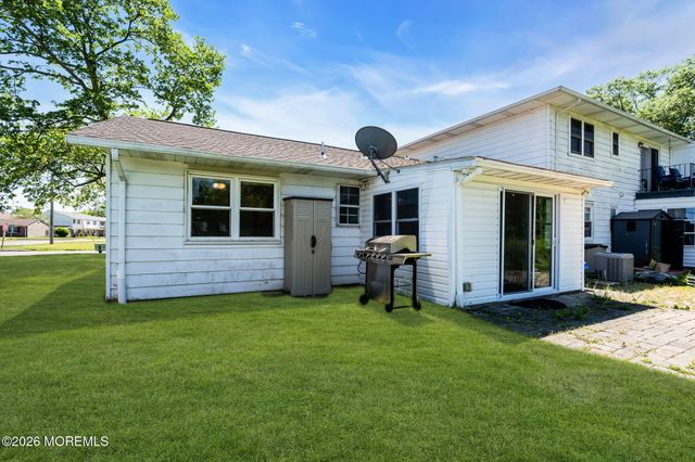2 Utah Drive 143, Matawan, NJ 07747