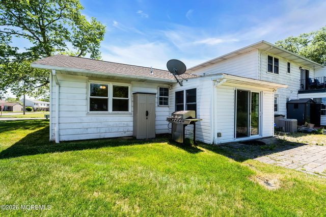 2 Utah Drive 143, Matawan, NJ 07747