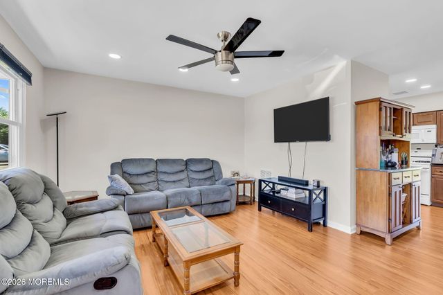 2 Utah Drive 143, Matawan, NJ 07747