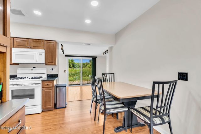 2 Utah Drive 143, Matawan, NJ 07747
